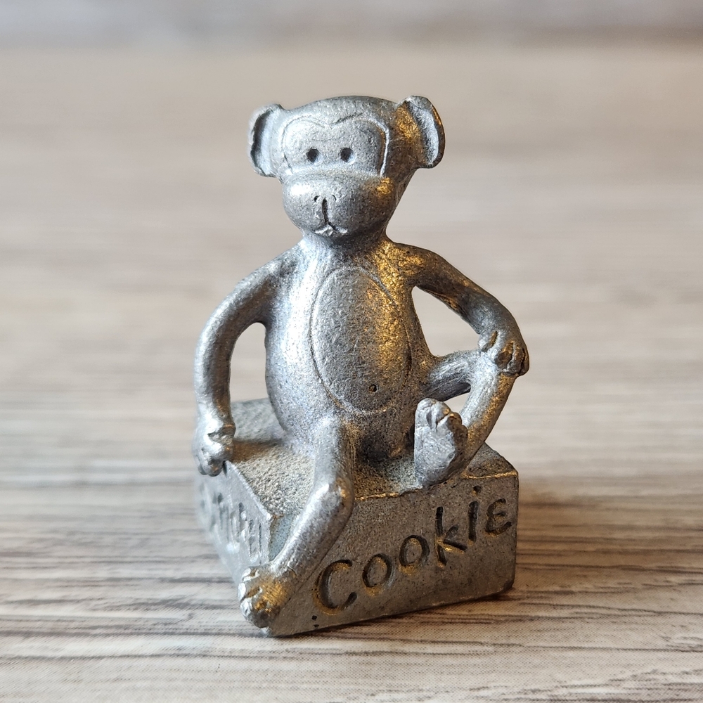 🖤 Miniature Pewter Monkey Cookie Figurine 2005-06 Explore Mini Zoo Wild Animal